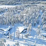 Spacious In A Good Location, Stunning Views 別荘 ルカ